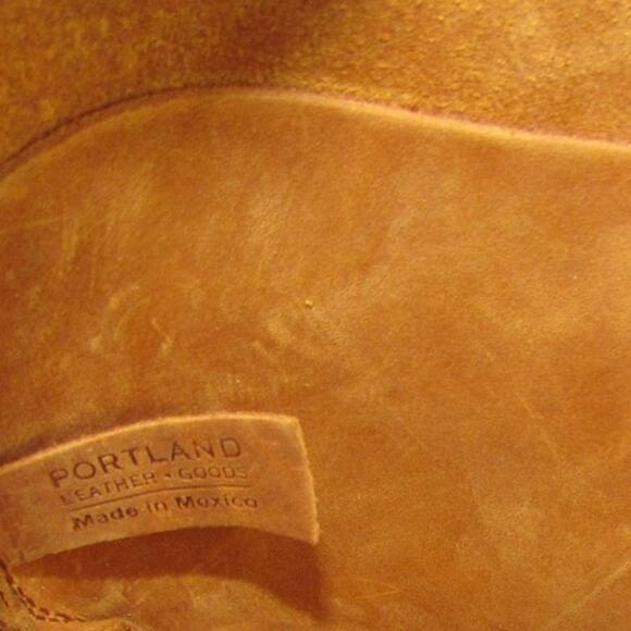 Portland Leather Circle Large Crossbody Bag - Picture 9 of 9